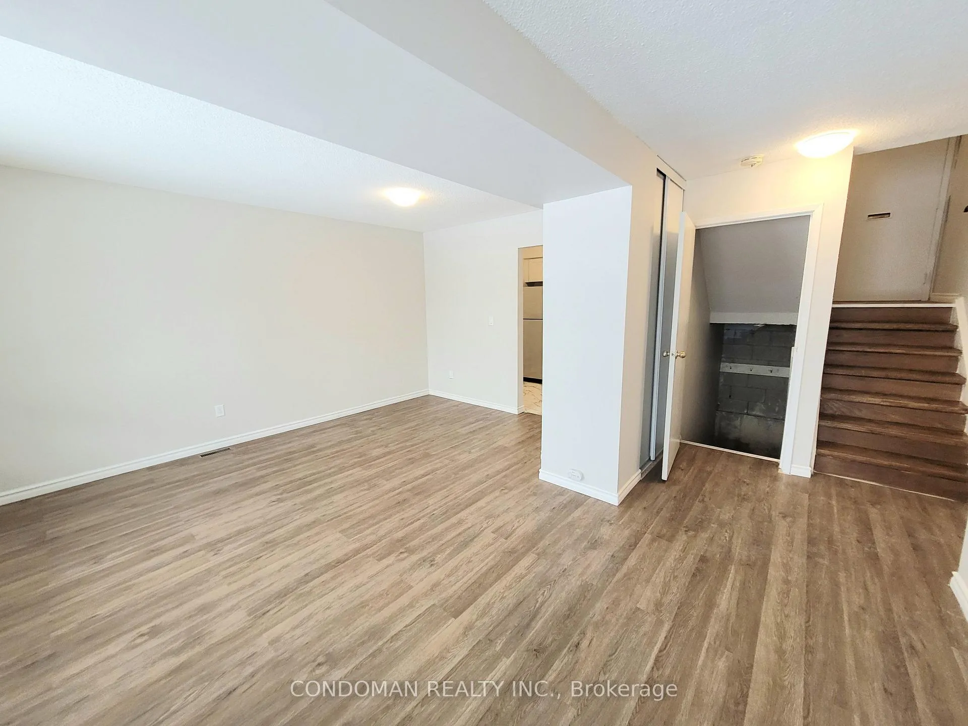 Photo 2 of Unit 6, 477 Dean Avenue, Oshawa, Central — HOMEH