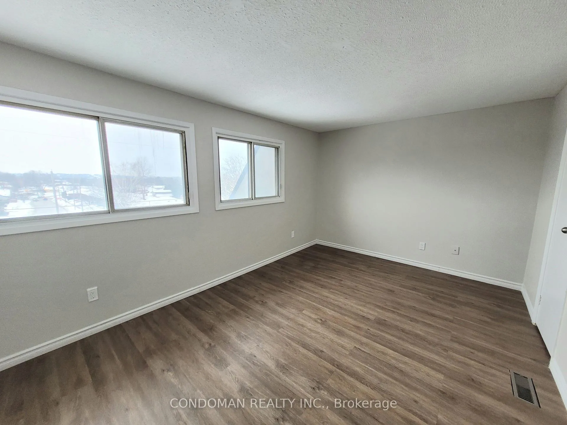 Photo 10 of Unit 6, 477 Dean Avenue, Oshawa, Central — HOMEH
