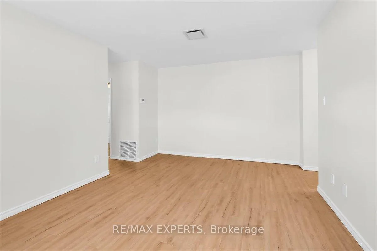 Photo 11 of Unit 101, 16 William Street, Caledon, Bolton West — HOMEH