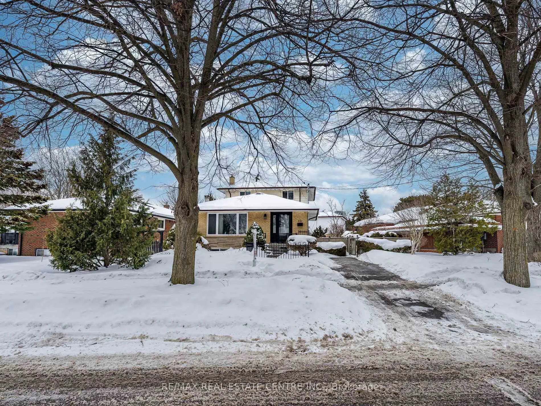 Photo 2 of 34 Waterfield Drive, Scarborough, Bendale — HOMEH