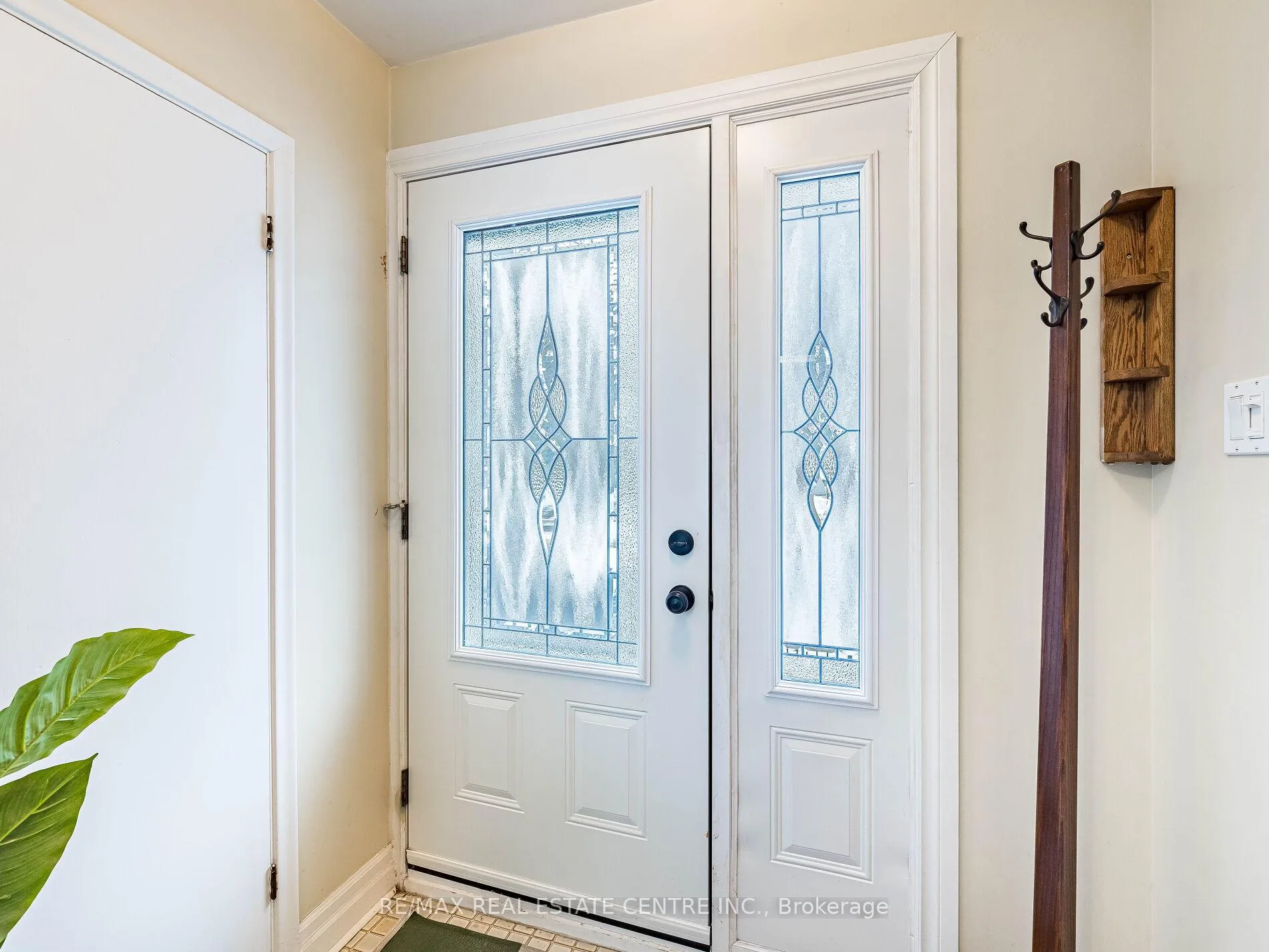 Photo 3 of 34 Waterfield Drive, Scarborough, Bendale — HOMEH
