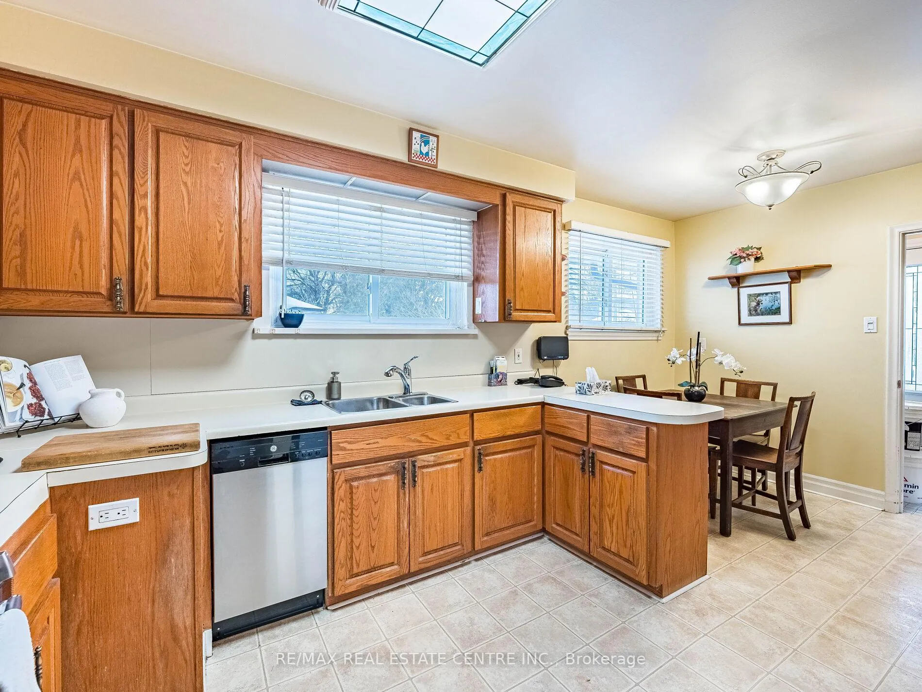 Photo 12 of 34 Waterfield Drive, Scarborough, Bendale — HOMEH