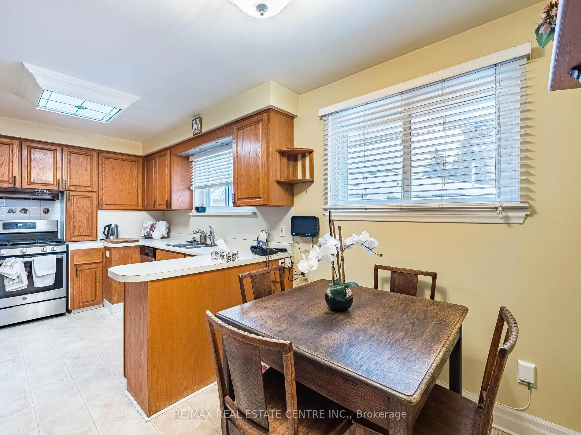 Photo 14 of 34 Waterfield Drive, Scarborough, Bendale — HOMEH