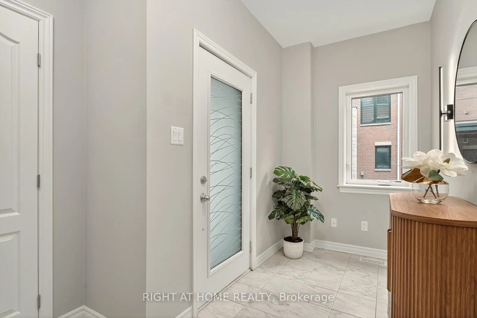 Photo 4 of 521 Chaperal Private, Ottawa, Avalon West — HOMEH