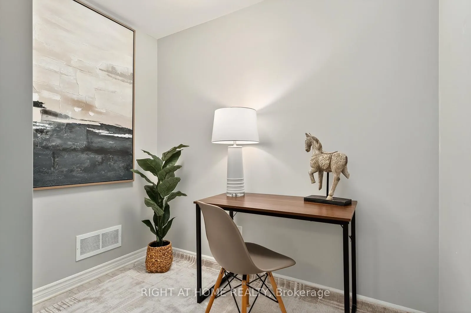 Photo 5 of 521 Chaperal Private, Ottawa, Avalon West — HOMEH