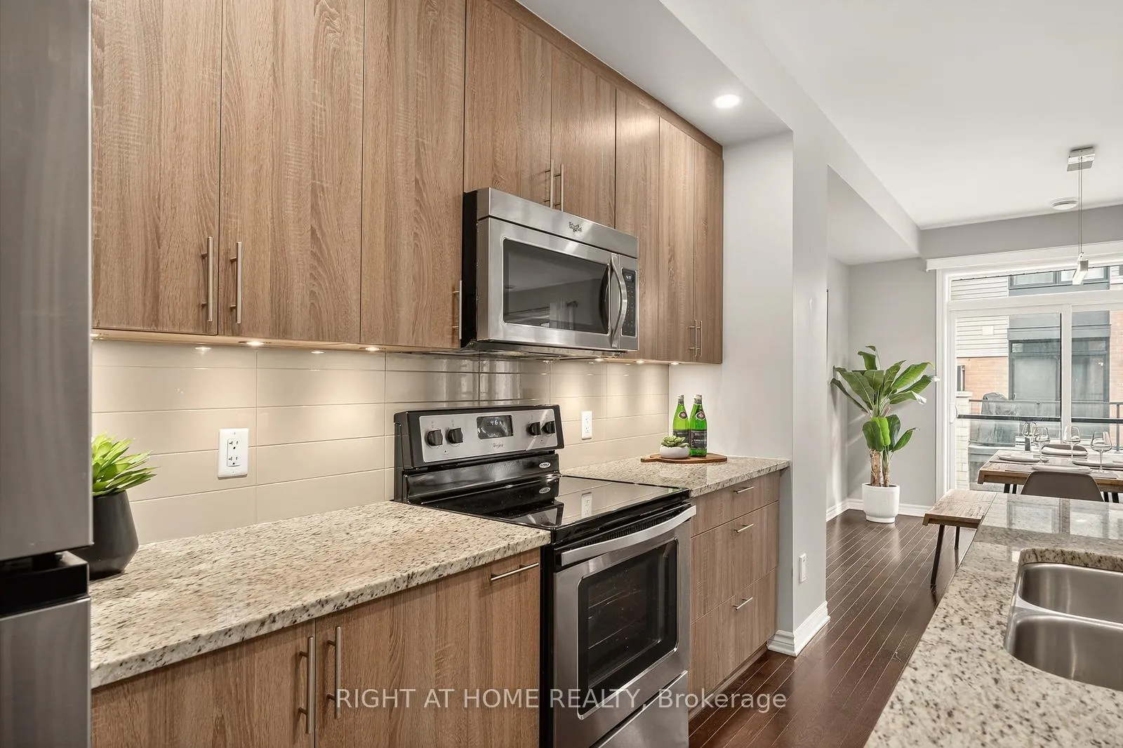Photo 7 of 521 Chaperal Private, Ottawa, Avalon West — HOMEH