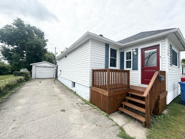 Photo 2 of 38 Egerton Street, Kapuskasing — HOMEH