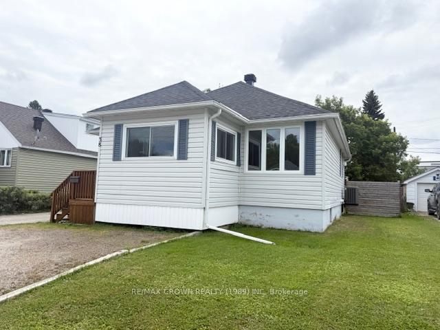Photo 3 of 38 Egerton Street, Kapuskasing — HOMEH