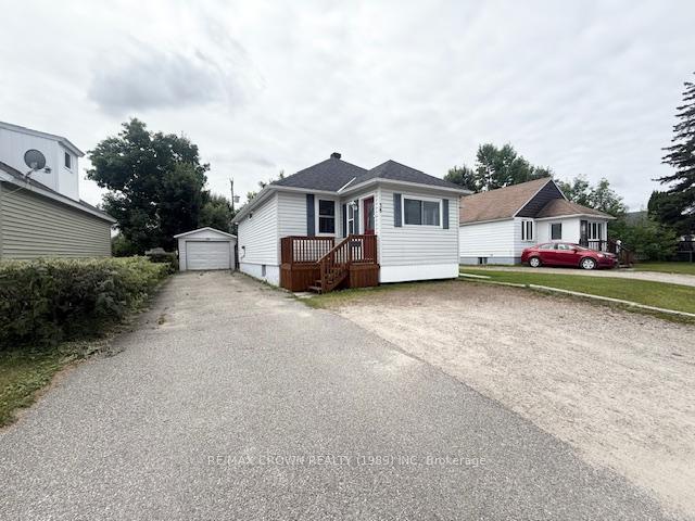 Photo 4 of 38 Egerton Street, Kapuskasing — HOMEH