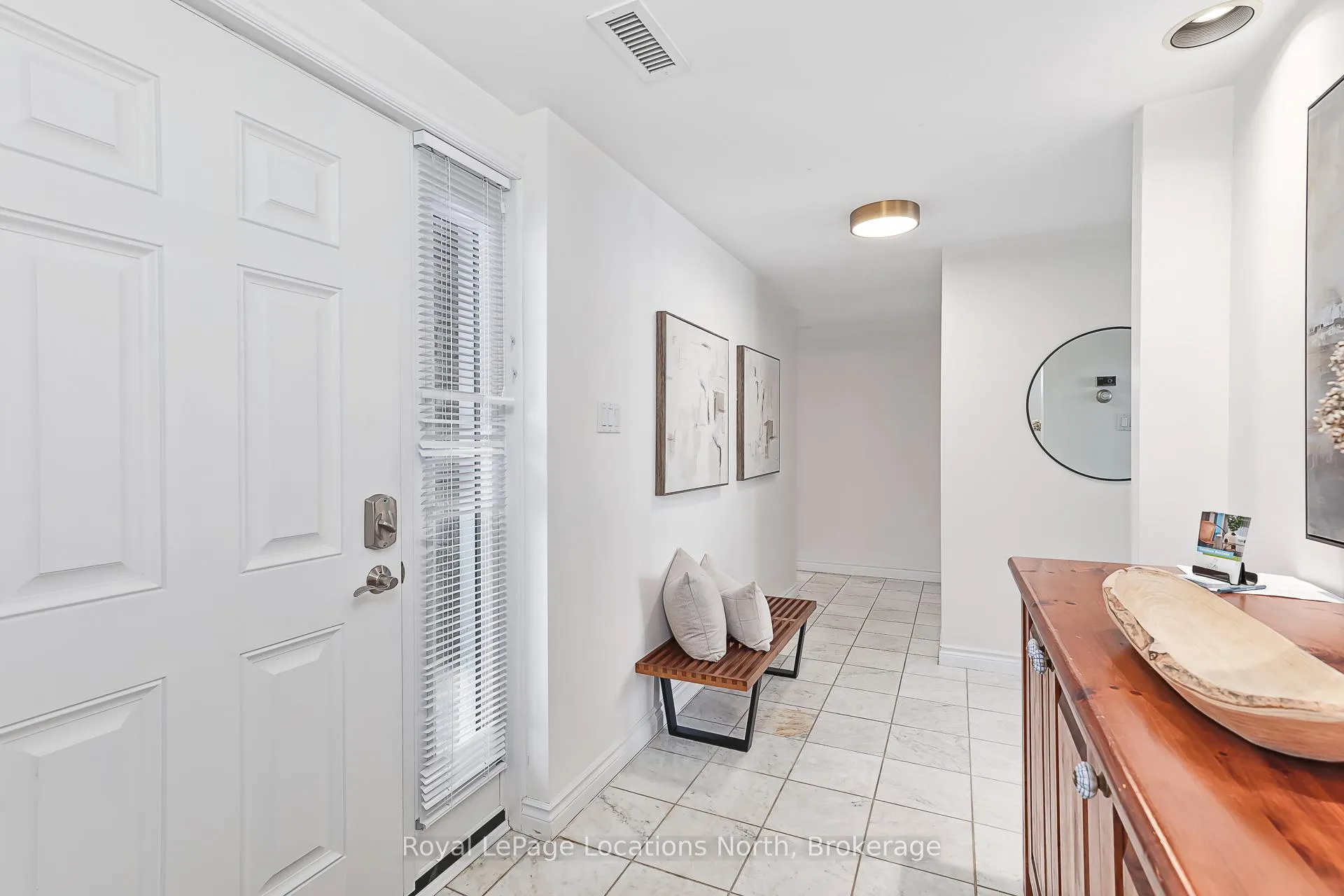 Photo 3 of 864 Suncrest Circle, Collingwood — HOMEH