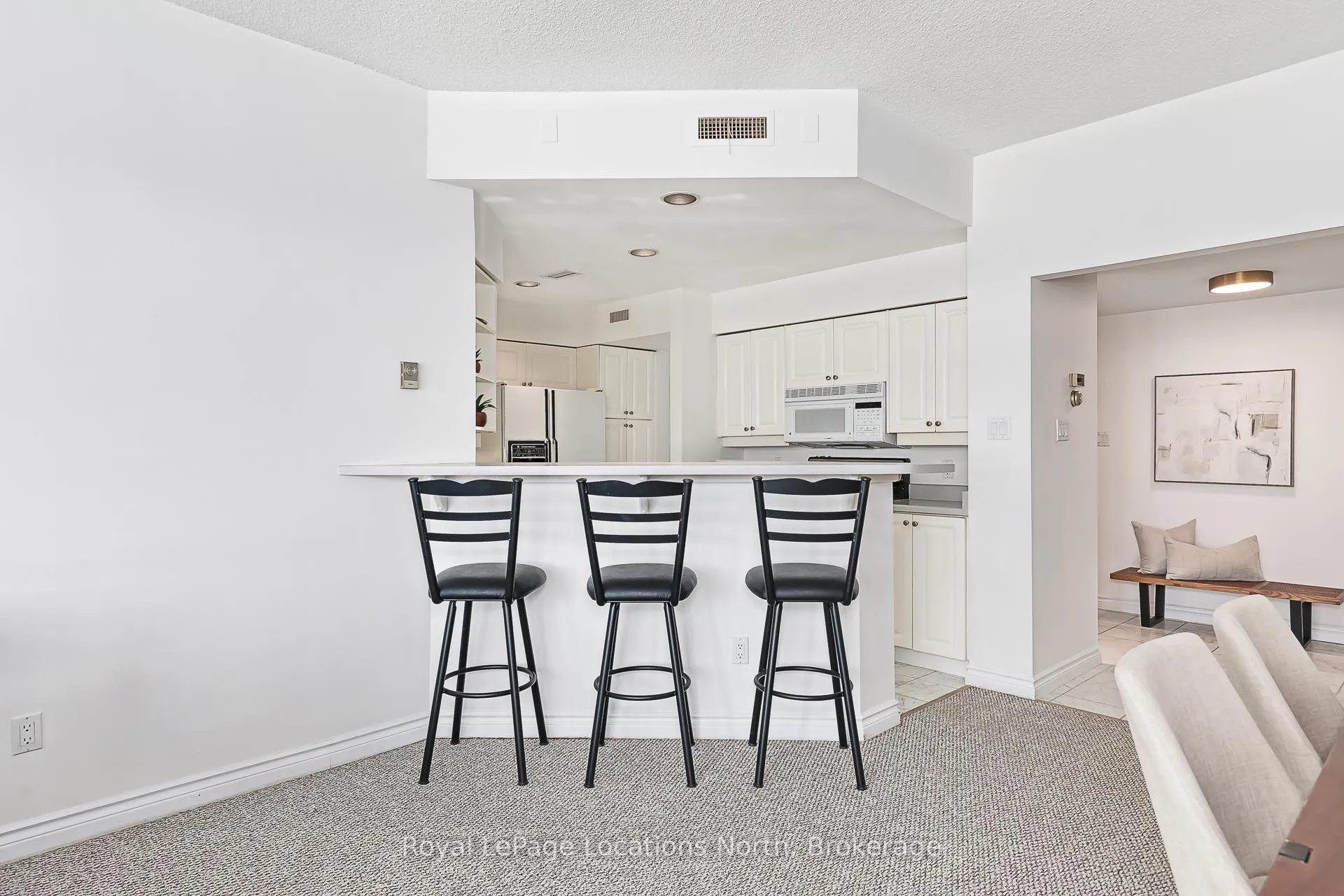Photo 8 of 864 Suncrest Circle, Collingwood — HOMEH