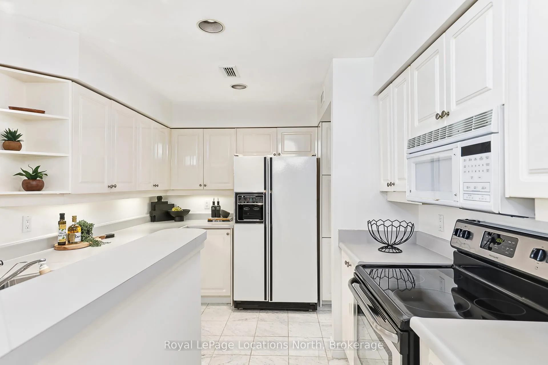 Photo 9 of 864 Suncrest Circle, Collingwood — HOMEH