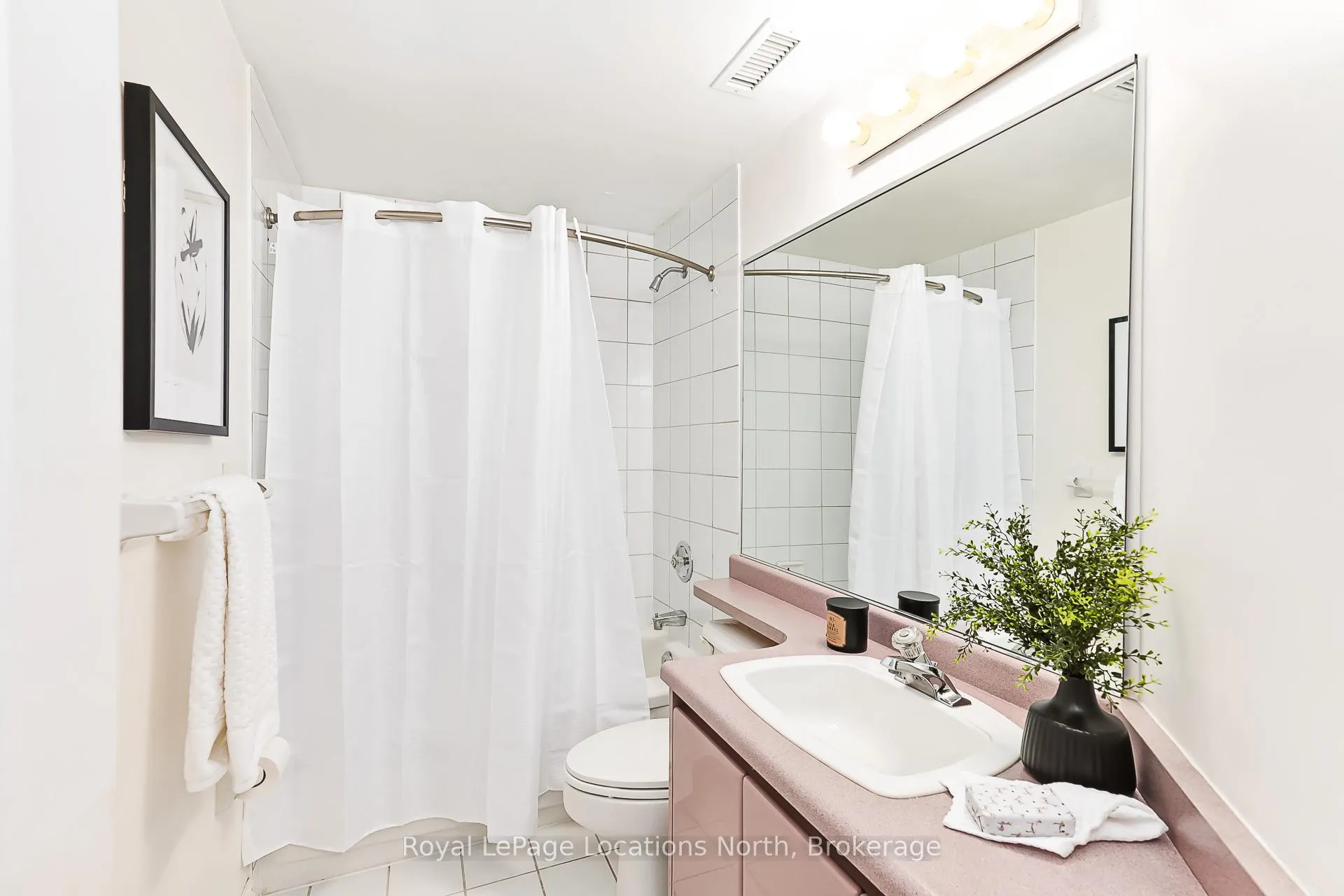 Photo 11 of 864 Suncrest Circle, Collingwood — HOMEH