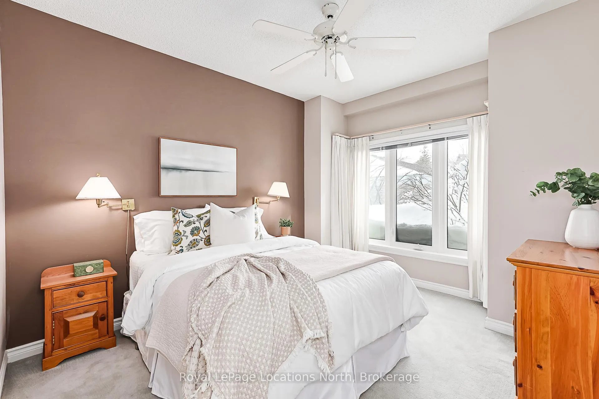 Photo 12 of 864 Suncrest Circle, Collingwood — HOMEH