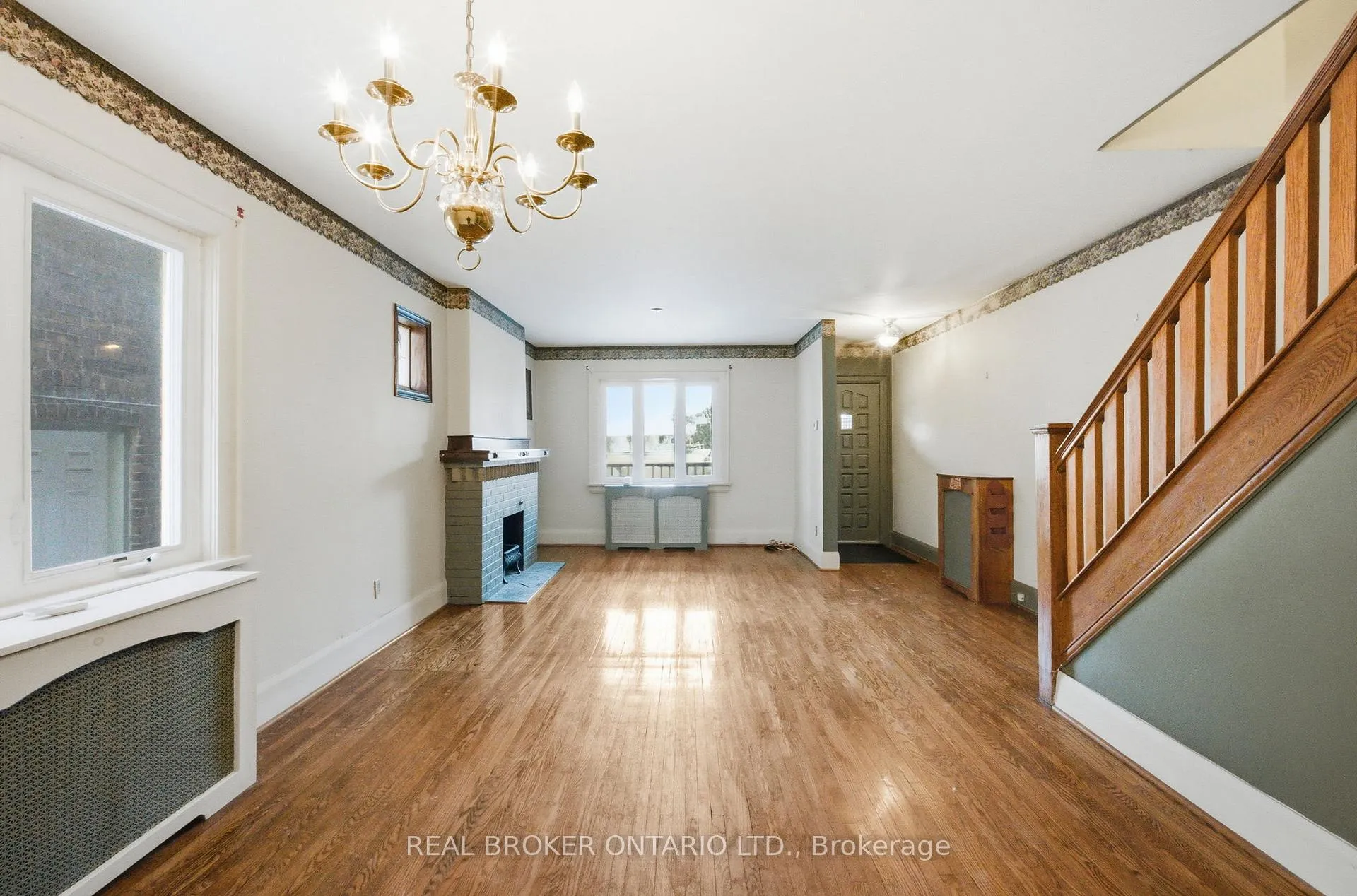 Photo 3 of 46 Cherrywood Avenue, Toronto, Humewood-Cedarvale — HOMEH