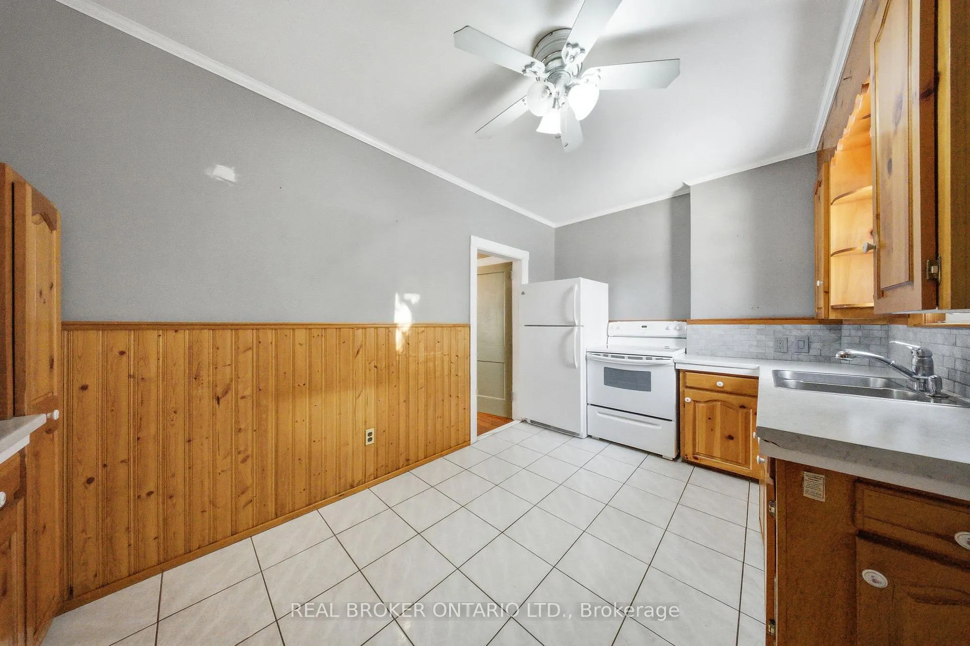 Photo 10 of 46 Cherrywood Avenue, Toronto, Humewood-Cedarvale — HOMEH