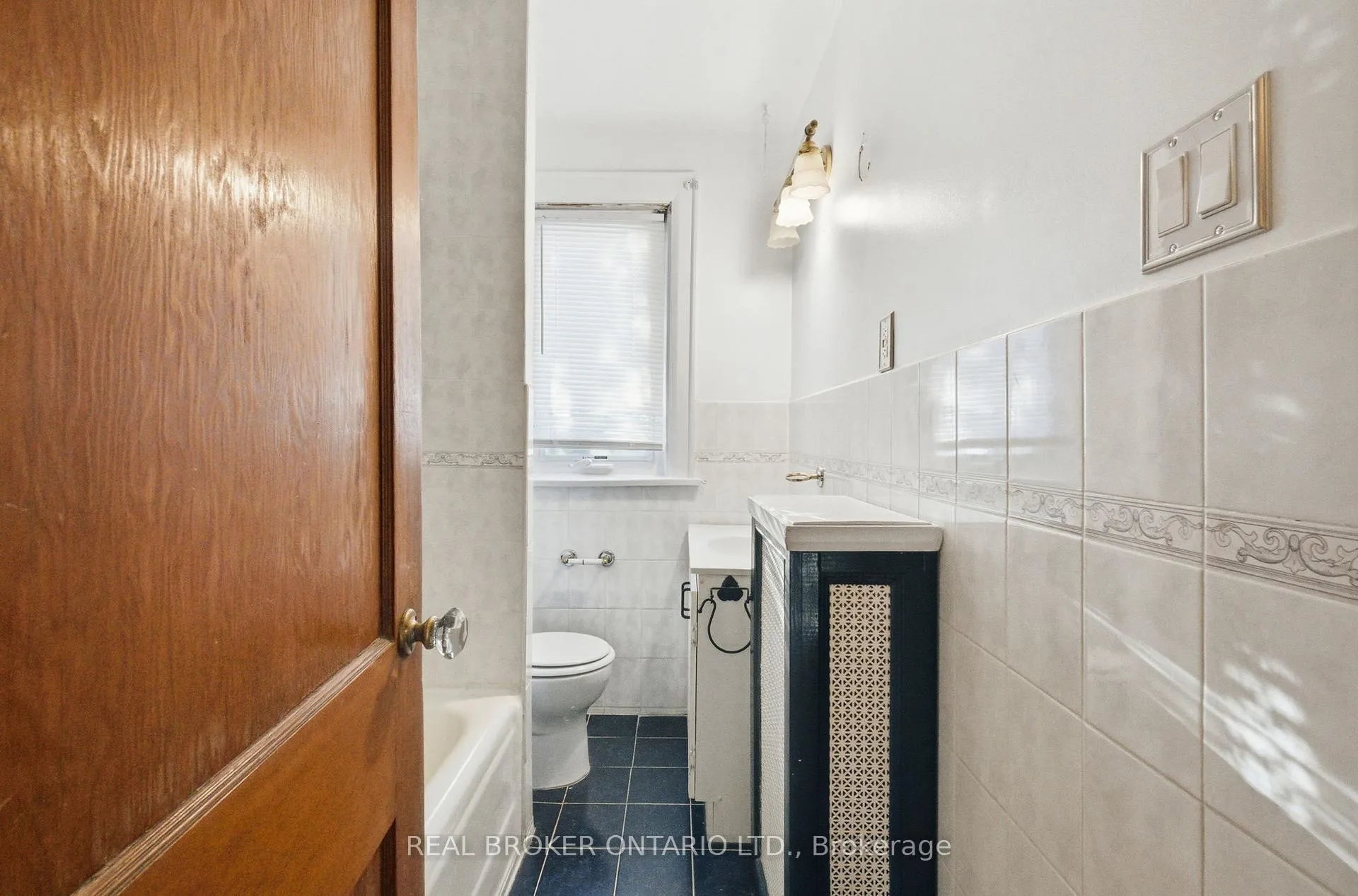 Photo 16 of 46 Cherrywood Avenue, Toronto, Humewood-Cedarvale — HOMEH