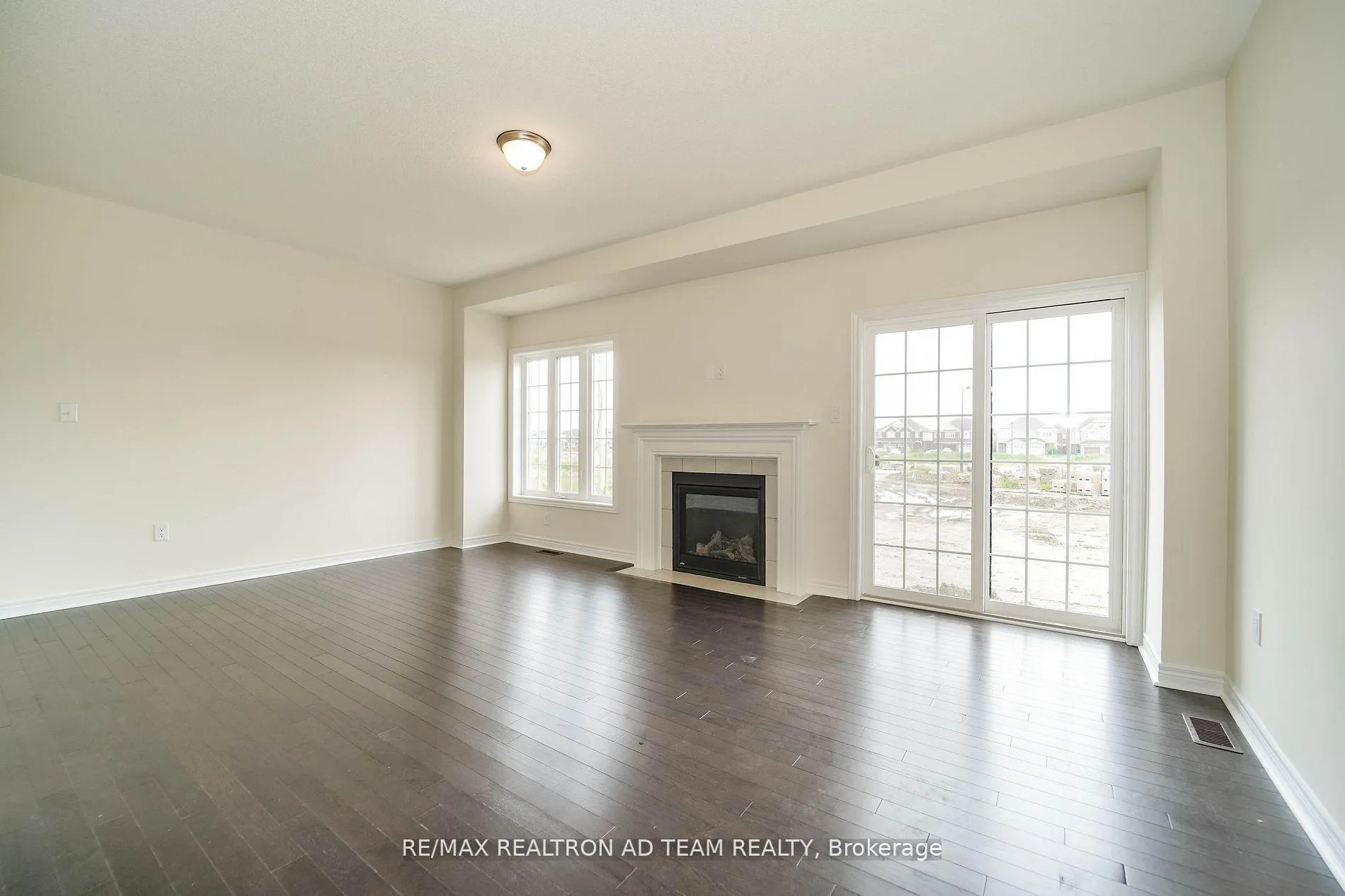 Photo 9 of 15 Jevons Drive, Ajax, South East — HOMEH