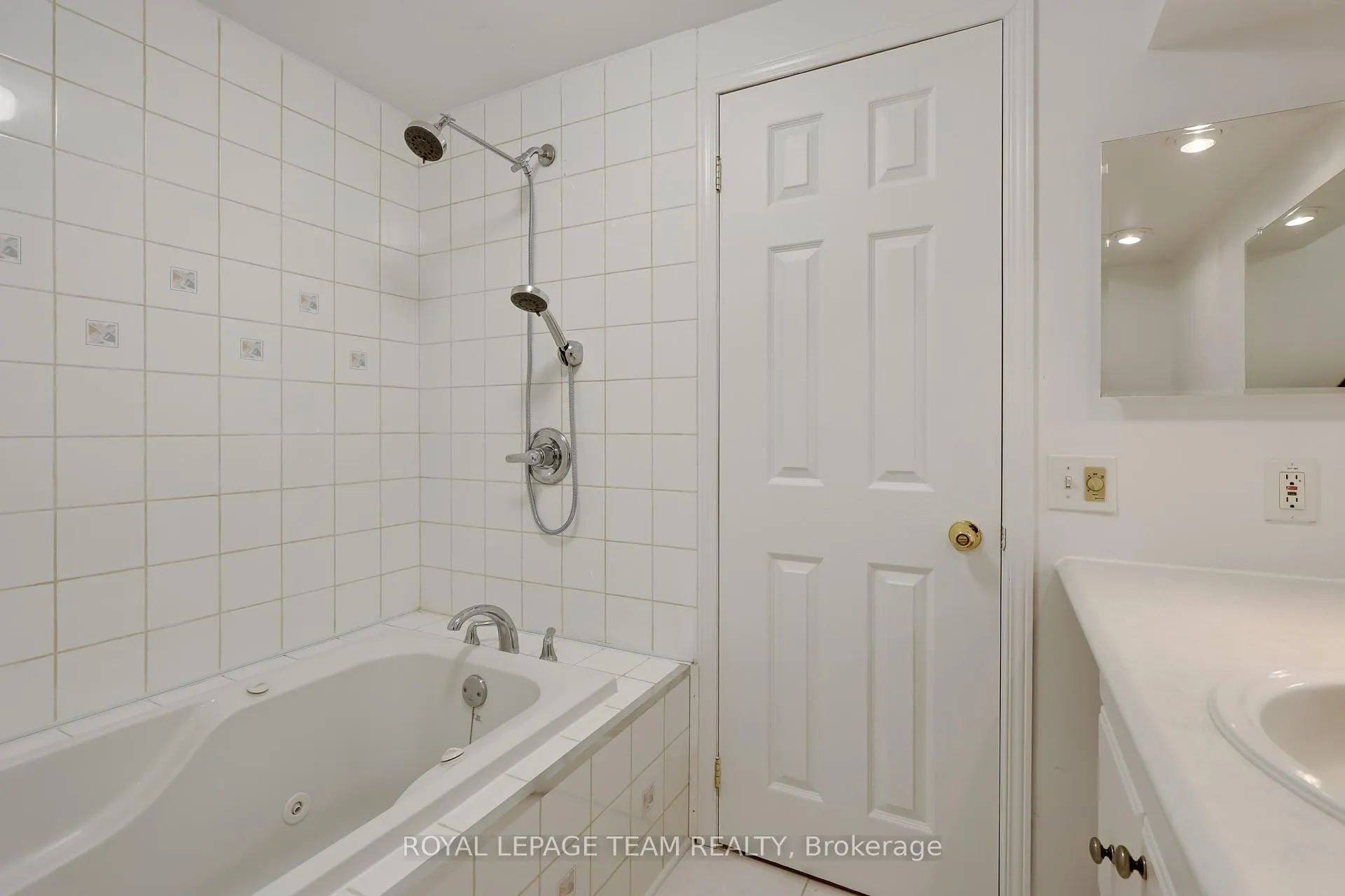 Photo 47 of 7 Manorgate Place, Ottawa, Craig Henry/Woodvale — HOMEH