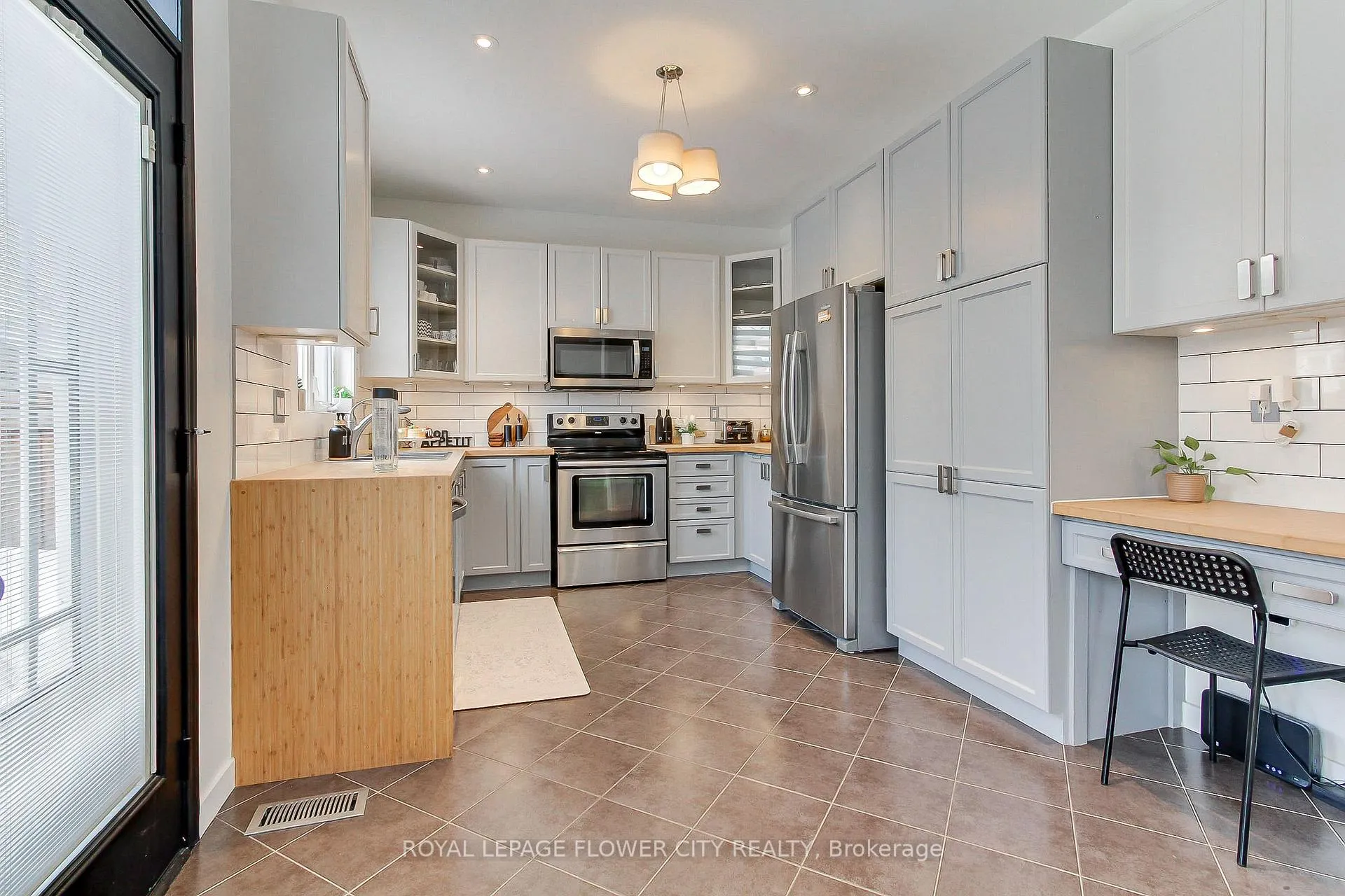 Photo 13 of 917 Mctrach Crescent, Milton, Harrison — HOMEH