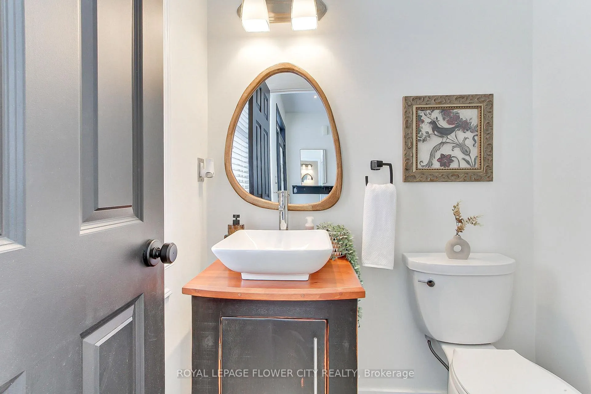 Photo 20 of 917 Mctrach Crescent, Milton, Harrison — HOMEH