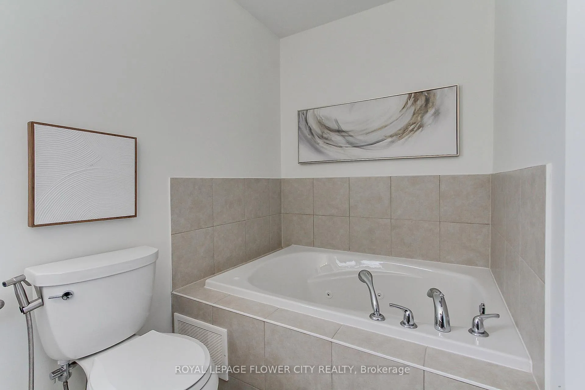 Photo 30 of 917 Mctrach Crescent, Milton, Harrison — HOMEH