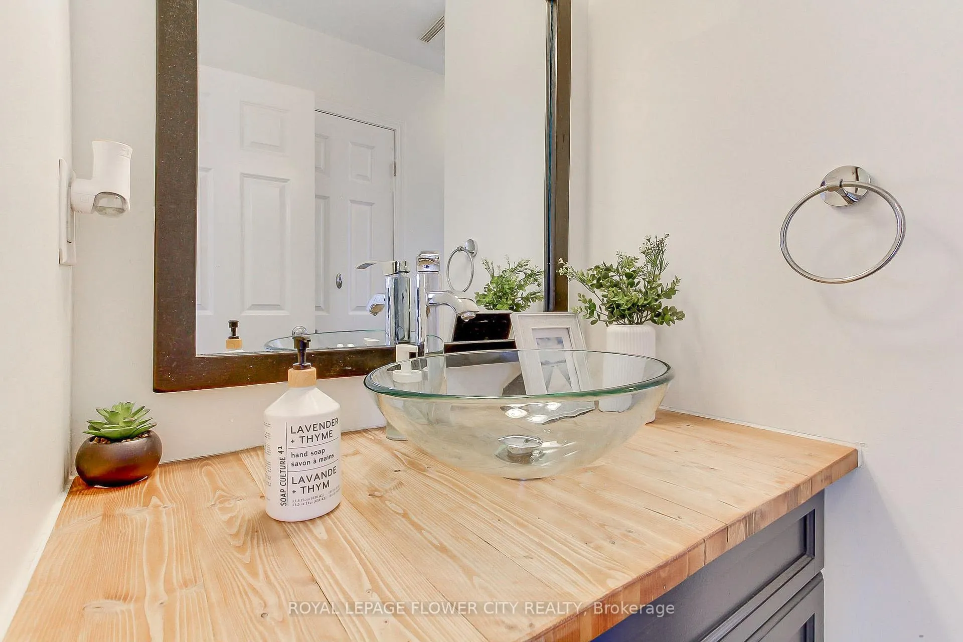 Photo 37 of 917 Mctrach Crescent, Milton, Harrison — HOMEH