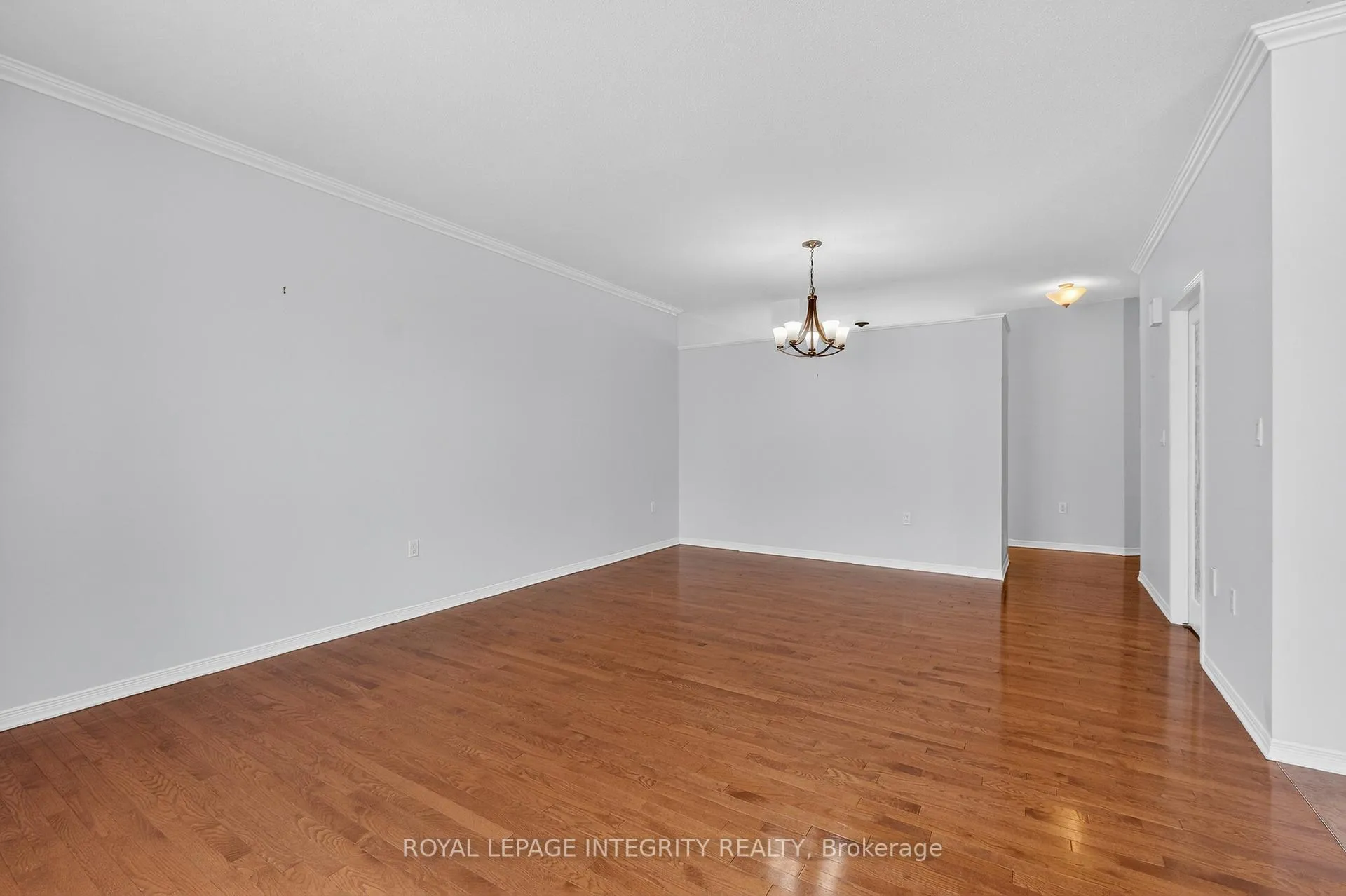 Photo 7 of 657 Country Trail Private, Ottawa, Carlsbad Springs — HOMEH