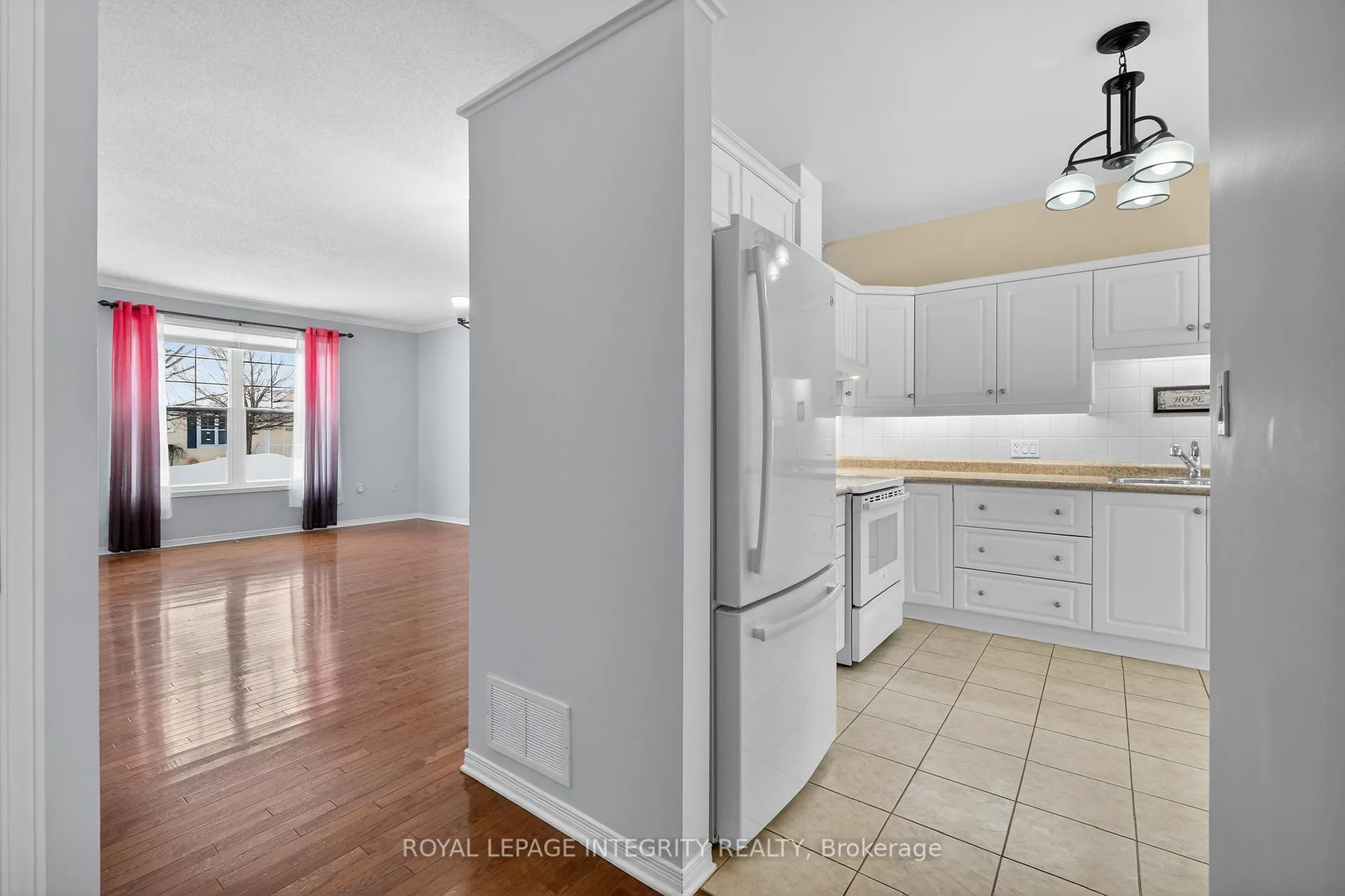 Photo 9 of 657 Country Trail Private, Ottawa, Carlsbad Springs — HOMEH
