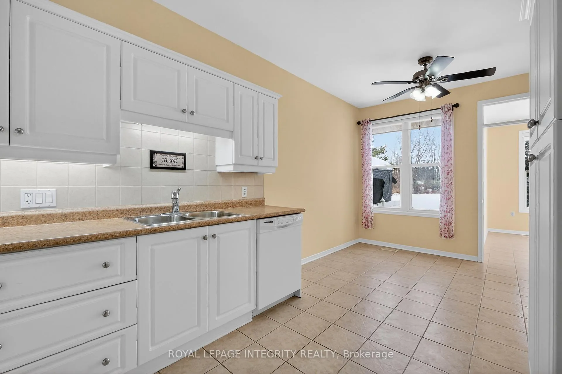Photo 14 of 657 Country Trail Private, Ottawa, Carlsbad Springs — HOMEH