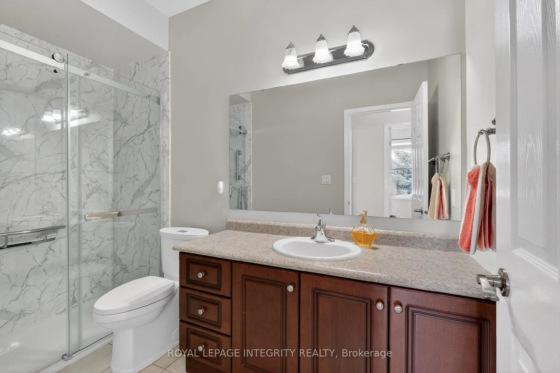Photo 26 of 657 Country Trail Private, Ottawa, Carlsbad Springs — HOMEH