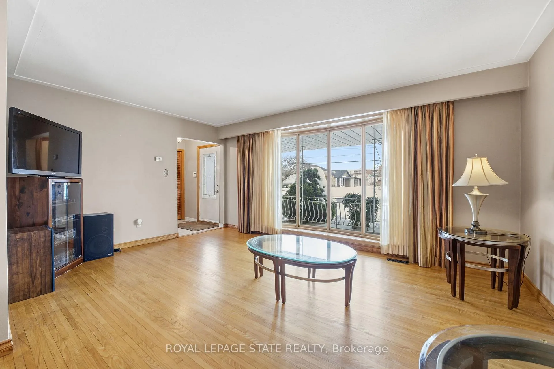 Photo 8 of 156 Kentley Drive, Hamilton, Kentley — HOMEH
