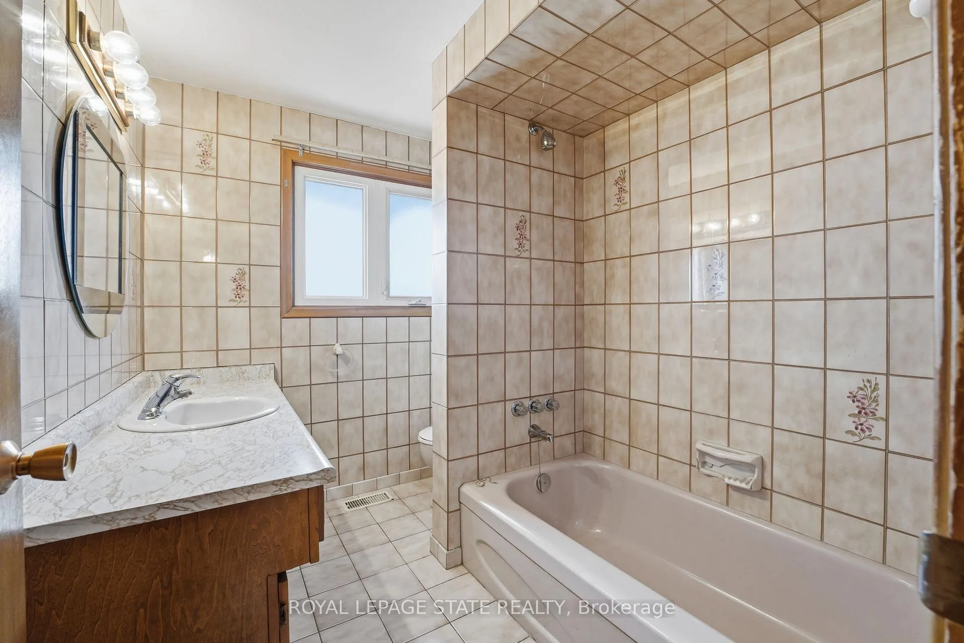 Photo 19 of 156 Kentley Drive, Hamilton, Kentley — HOMEH