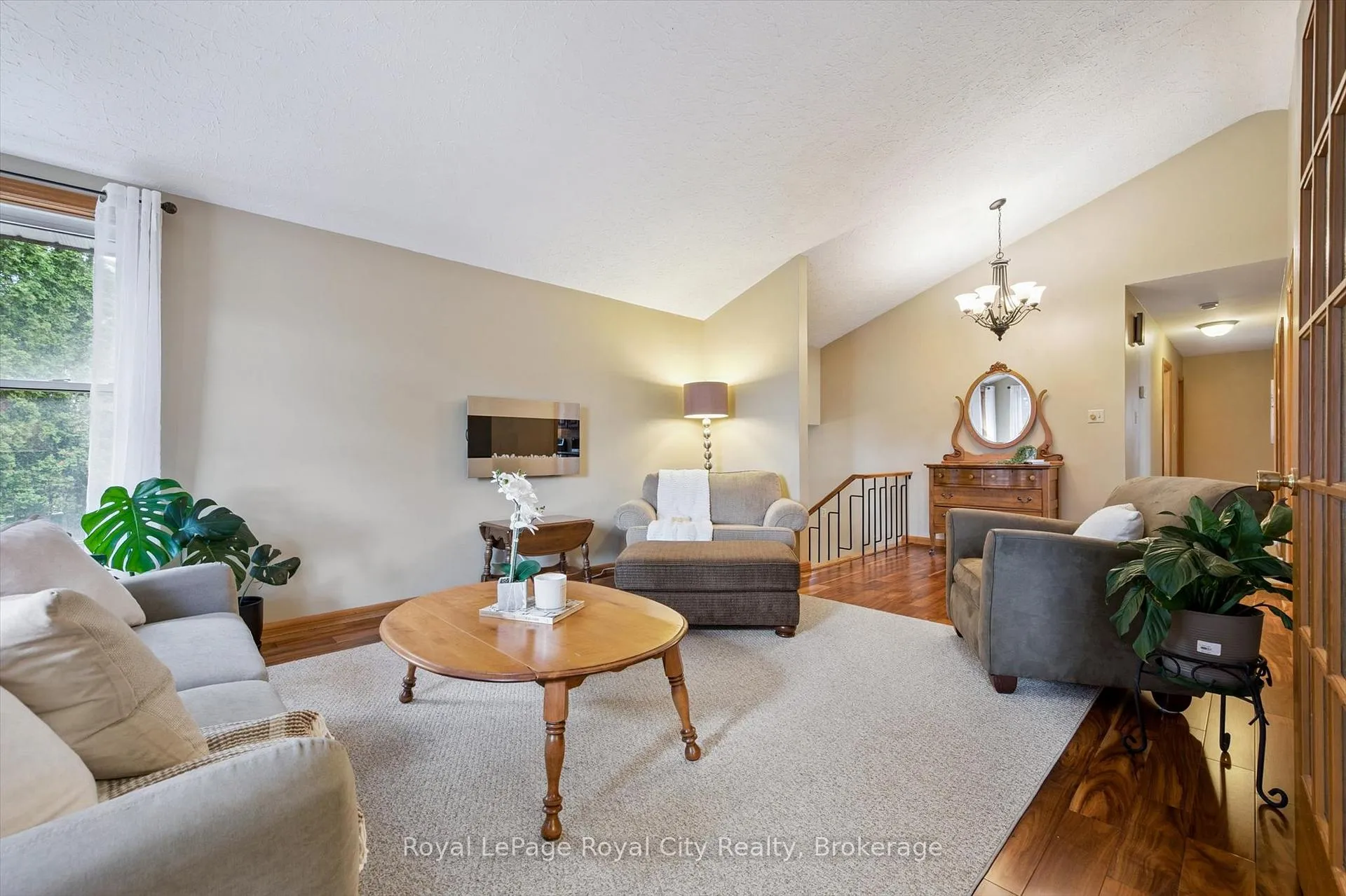 Photo 11 of 28 Wimbledon Road, Guelph, Willow West/Sugarbush/West Acres — HOMEH