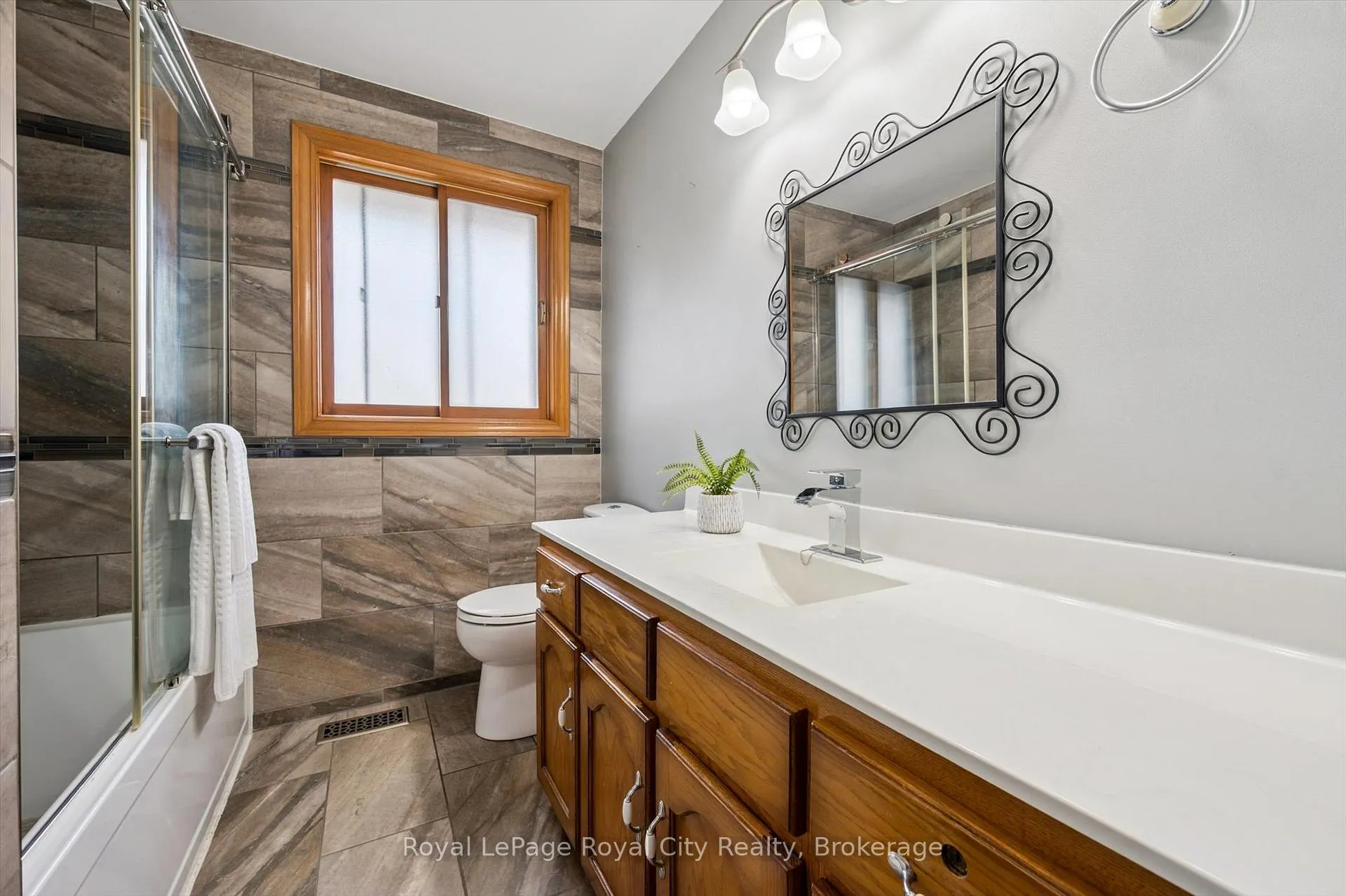 Photo 24 of 28 Wimbledon Road, Guelph, Willow West/Sugarbush/West Acres — HOMEH