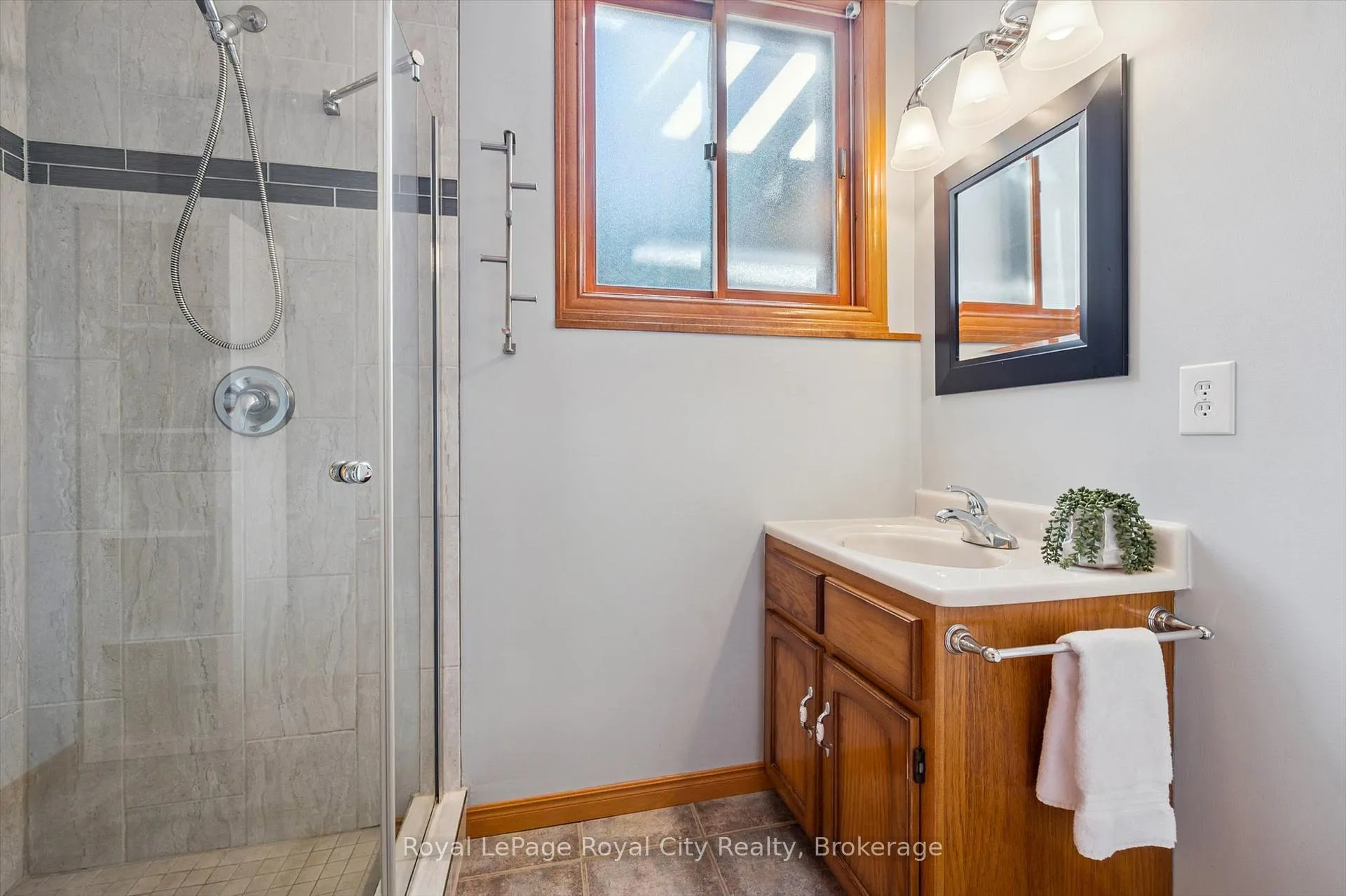 Photo 30 of 28 Wimbledon Road, Guelph, Willow West/Sugarbush/West Acres — HOMEH