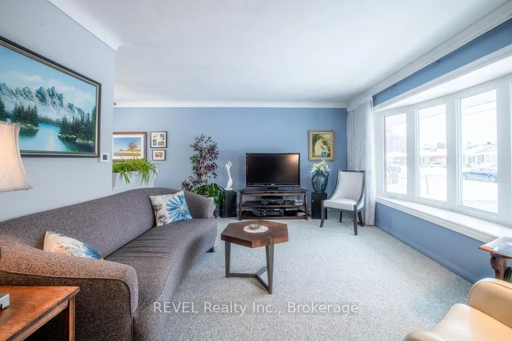 Photo 5 of 87 Royal Manor Drive, St. Catharines, Carlton/Bunting — HOMEH