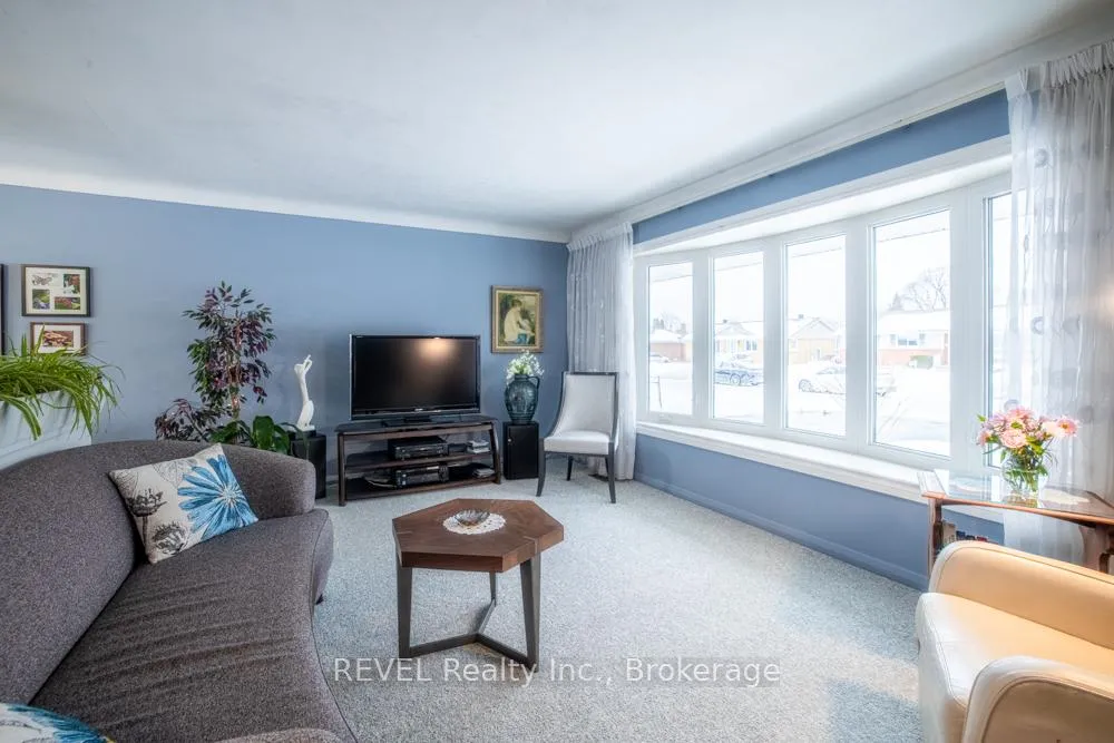 Photo 6 of 87 Royal Manor Drive, St. Catharines, Carlton/Bunting — HOMEH