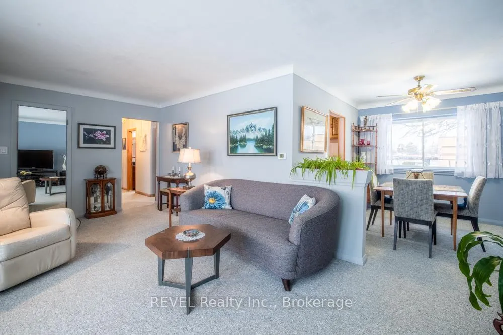 Photo 8 of 87 Royal Manor Drive, St. Catharines, Carlton/Bunting — HOMEH
