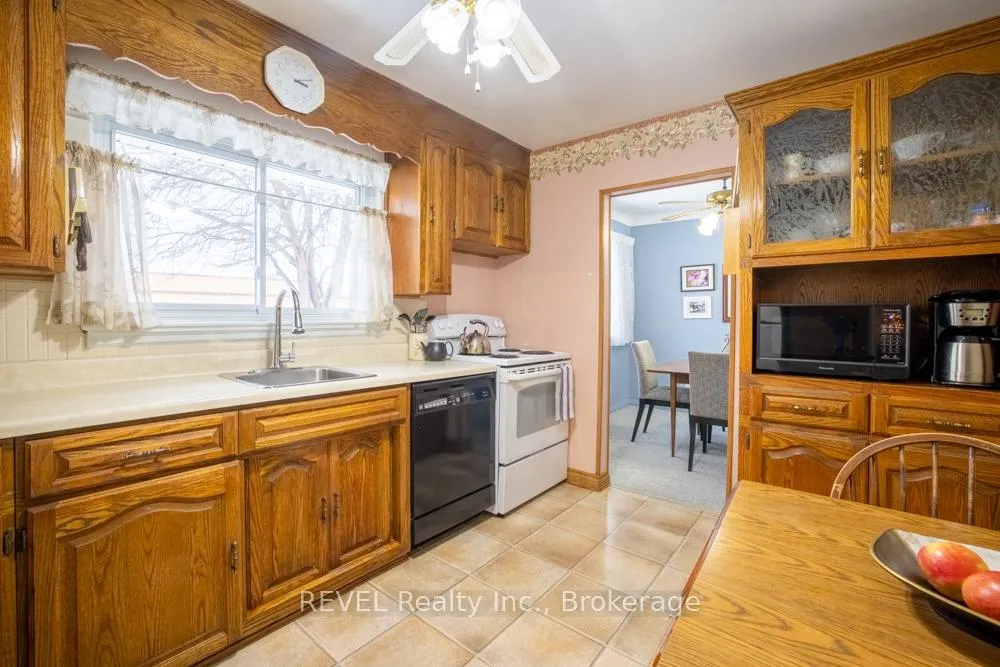 Photo 12 of 87 Royal Manor Drive, St. Catharines, Carlton/Bunting — HOMEH