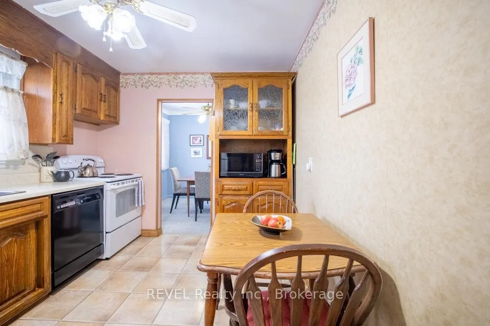 Photo 13 of 87 Royal Manor Drive, St. Catharines, Carlton/Bunting — HOMEH