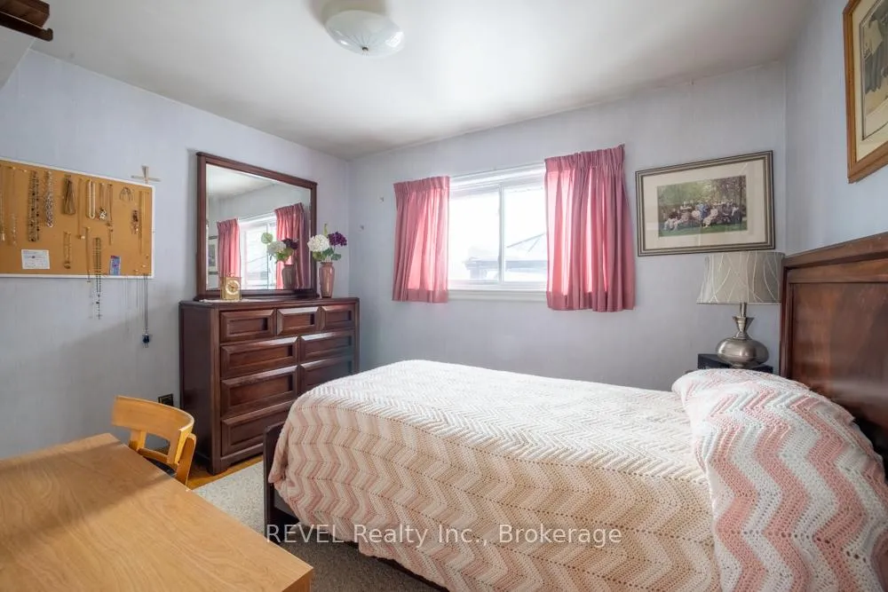 Photo 15 of 87 Royal Manor Drive, St. Catharines, Carlton/Bunting — HOMEH