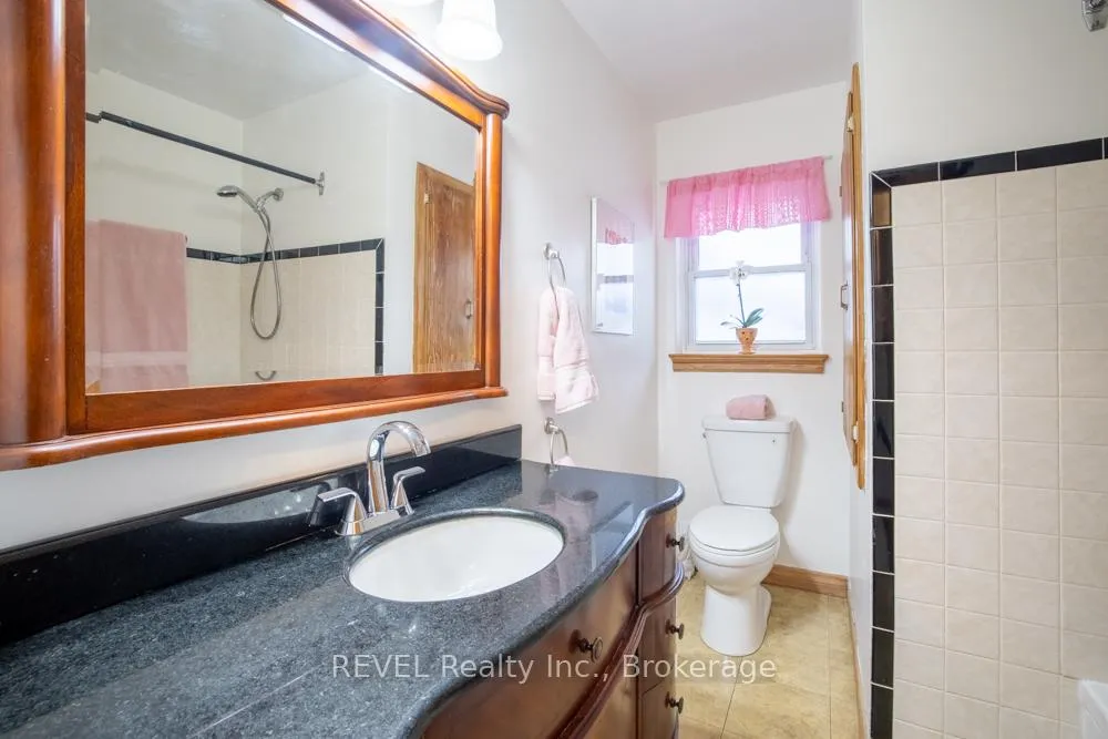 Photo 17 of 87 Royal Manor Drive, St. Catharines, Carlton/Bunting — HOMEH