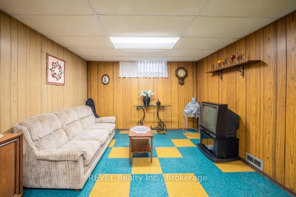 Photo 21 of 87 Royal Manor Drive, St. Catharines, Carlton/Bunting — HOMEH