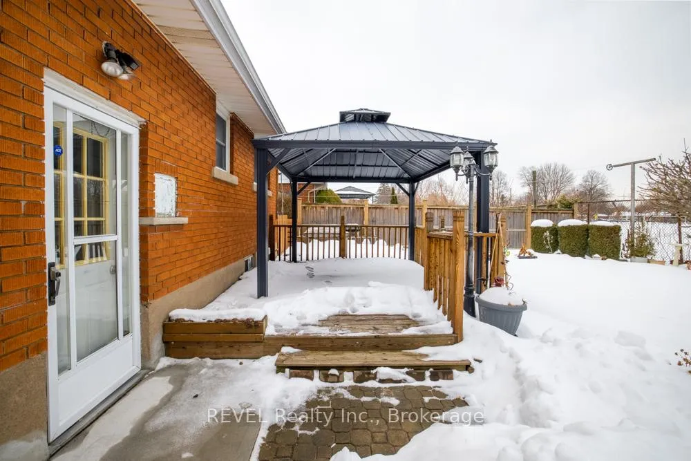 Photo 25 of 87 Royal Manor Drive, St. Catharines, Carlton/Bunting — HOMEH