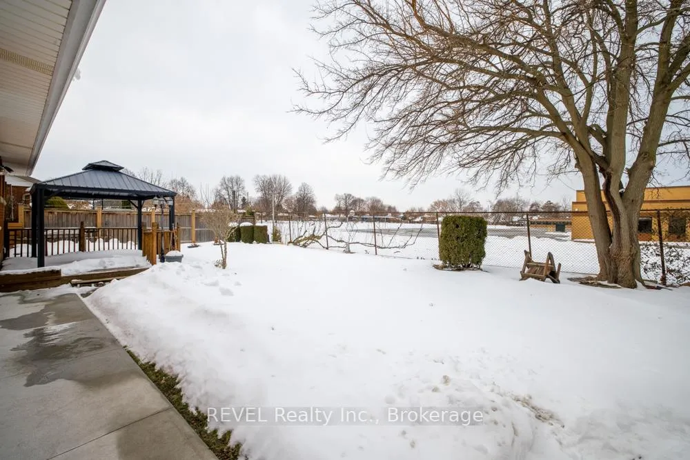Photo 26 of 87 Royal Manor Drive, St. Catharines, Carlton/Bunting — HOMEH