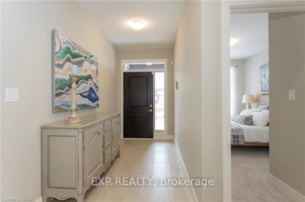 Photo 3 of 2244 Evans Boulevard, London, South U — HOMEH