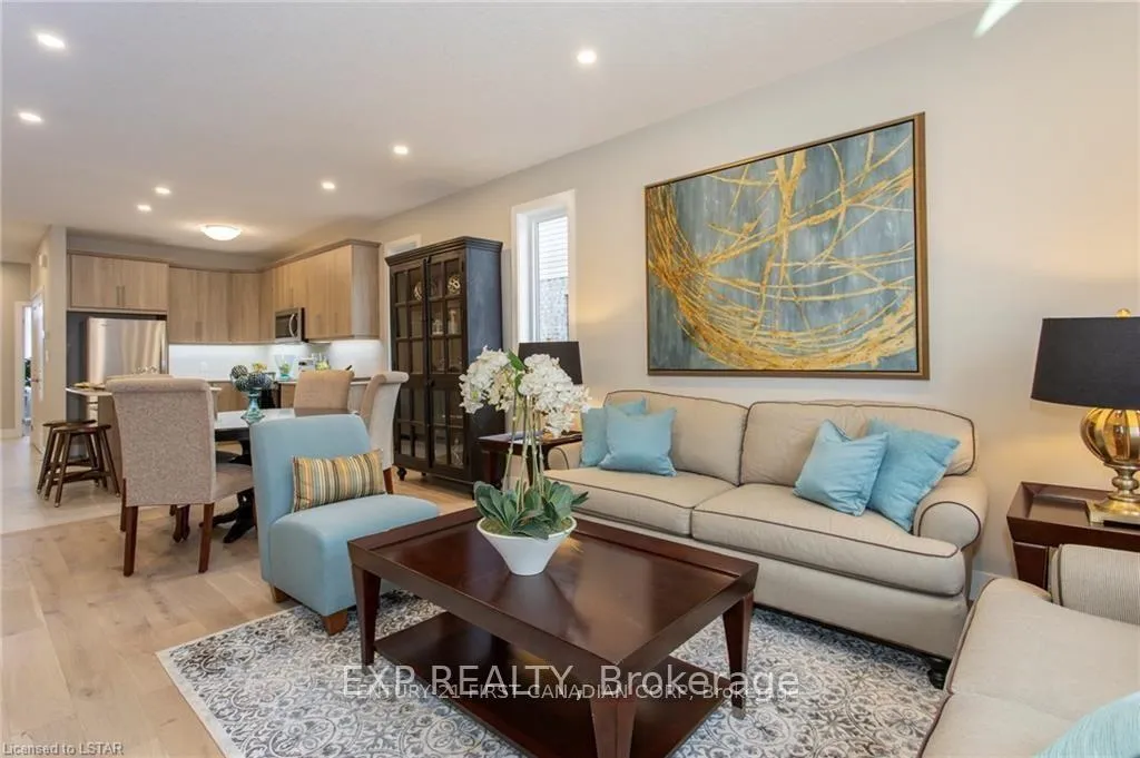 Photo 5 of 2244 Evans Boulevard, London, South U — HOMEH