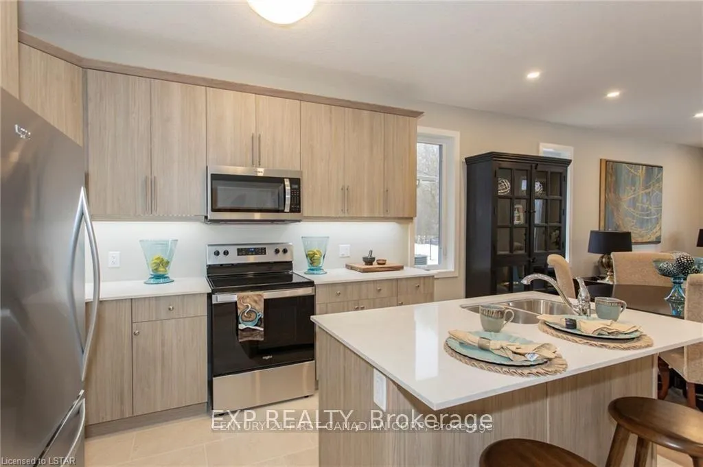 Photo 8 of 2244 Evans Boulevard, London, South U — HOMEH