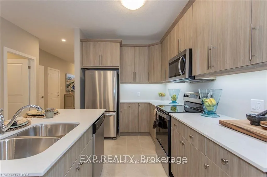 Photo 9 of 2244 Evans Boulevard, London, South U — HOMEH